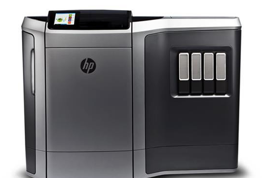 传统打印巨头惠普终于出手,首次推出了hp jet fusio3d打印机产品,并